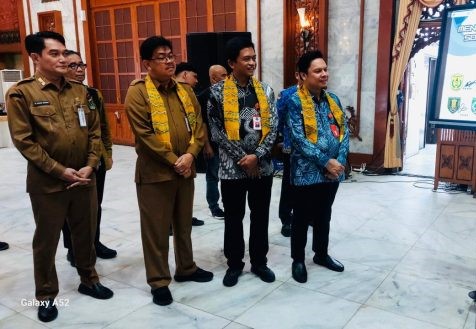 Kepala Dinas Kominfosp Tanbu, Al-Husain Mardani hadiri launching CSIRT dan penandatanganan komitmen keamanan siber.